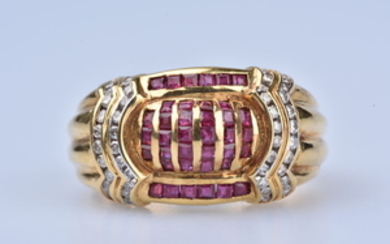 18 kt yellow gold ring (750/1000), 48 round brilliant diamonds for 0.24 ct in total, 38 square rubies for 0.38 ct in total