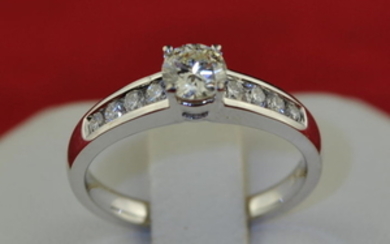 Luxury Engagement- 18 kt. White gold - Ring Diamond