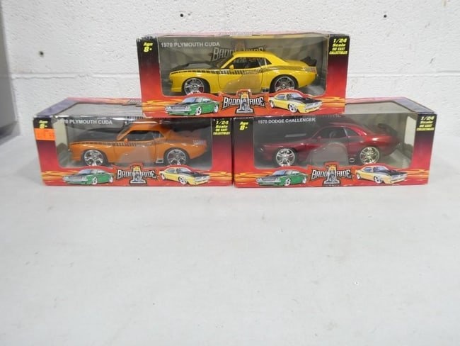 3 Die Cast 1:24 Scale Model Cars incl Yellow 1970 Plymouth Cuda, Red 1970 Dodge Challenger, Orange