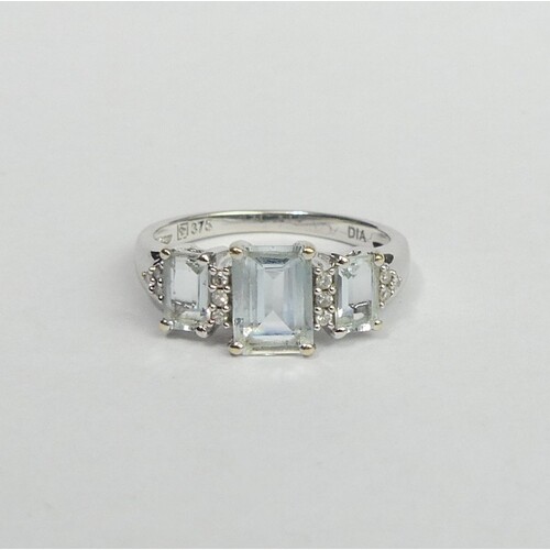 9 carat gold aquamarine and diamond ring, 2.5 grams. Size L,...