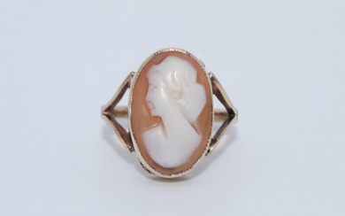 9ct Gold Cameo Ring Metal: Yellow Gold Stamp: 375...