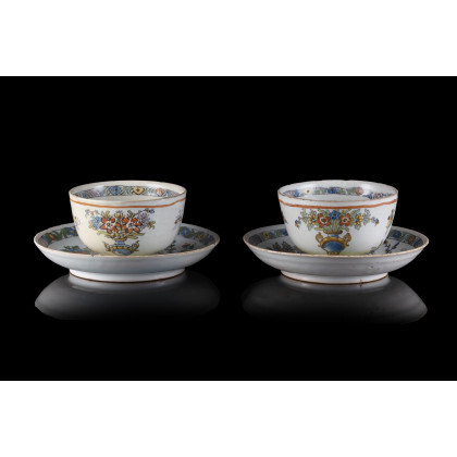 A 18th century Faenza manufacture. Two majolica cups with saucers (restorations)