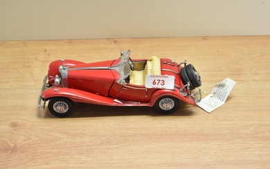 A 1983 Franklin Mint 1:24 scale Die-cast, 1935 Mercedes-Benz 500K Roadster with tag and