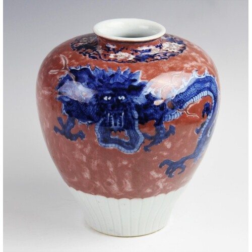 A 19th century Chinese porcelain vase, the Meiping shaped va...