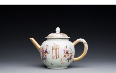 A Chinese gilt famille rose teapot, Yongzheng L.: 18,5 cm - ...