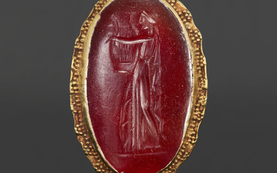 A GREEK GOLD AND CARNELIAN FINGER RING WITH APOLLO KITHAROIDOS HELLENISTIC PERIOD, CIRCA 1ST CENTURY B.C.