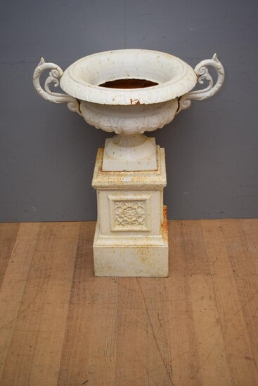 A LARGE CAST IRON URN AND PEDESTAL (PLEASE NOTE THIS HEAVY ITEM MUST BE REMOVED BY CLIENTS OR CARRIERS AT THE CUSTOMERS EXPENSE. LEO...