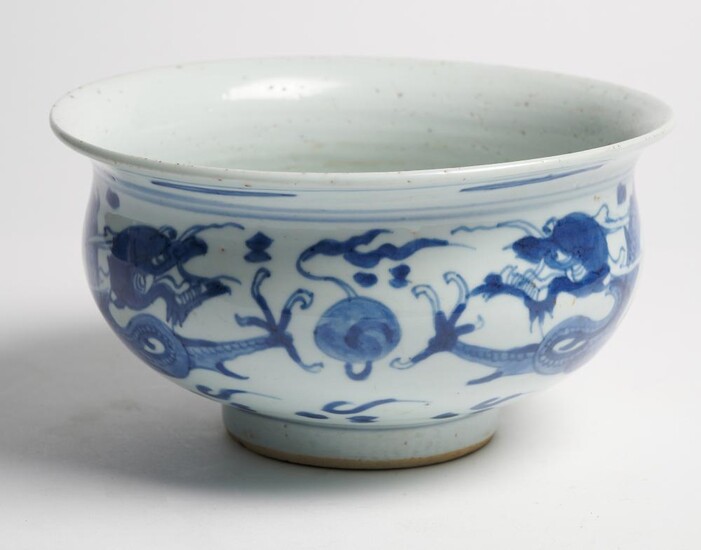 A LARGE CHINESE BLUE AND WHITE CENSER QING DYNASTY (1644-1912), EARLY 18TH CENTURY