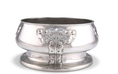 A LIBERTY & CO TUDRIC PEWTER BOWL, PROBABLY BY OLIVER BAKER