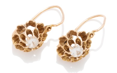A PAIR OF 12CT GOLD STONE SET EARRINGS