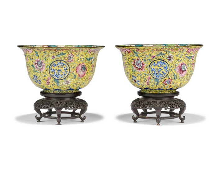 A PAIR OF CHINESE PAINTED ENAMEL DEEP BOWLS, 18TH CENTURY