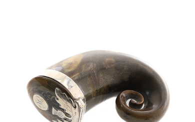 A SCOTTISH SILVER MOUNTED HORN SNUFF MULL, 19TH CENTURY.