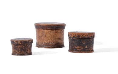 A SET OF THREE TREEN CIRCULAR LIDDED CONTAINERS, 18TH/19TH CENTURY
