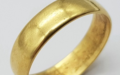 A Vintage 18K Yellow Gold Band Ring. 5mm width. Size O. 3.51...