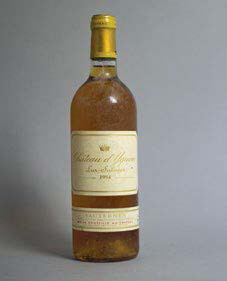 A bottle of Château d'YQUEM, 1er cru supérieur Sauternes 1994.