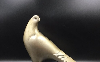 A bronze Okimono (figurine) of a dove/ pigeon by Saegusa Sotaro. (1) - Bronze - Saegusa Sotaro - Japan - Shōwa period (1926-1989)