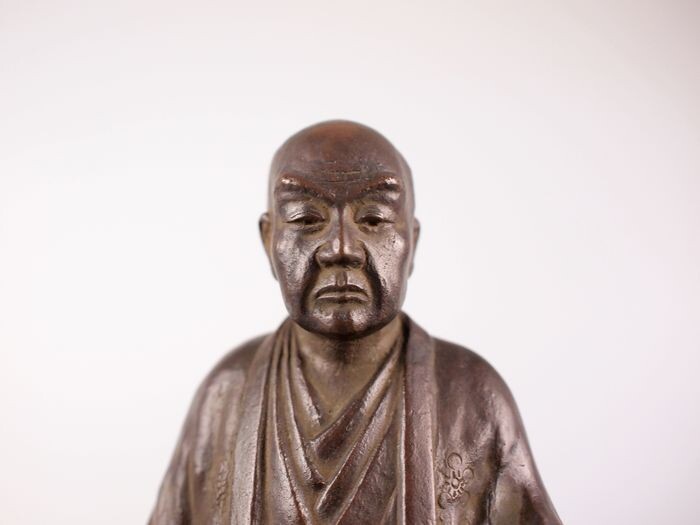 A bronze figurine of a Samurai (1) - Bronze - Japan - Shōwa period (1926-1989)
