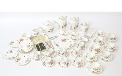 A quantity of Royal Crown Derby tea wares in the Derby Posie...