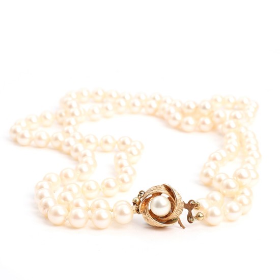 A two-strand pearl necklace set with numerous cultured pearls, with a 14k gold clasp. L. app. 46–48 cm. Pearl diam. app. 7 mm.