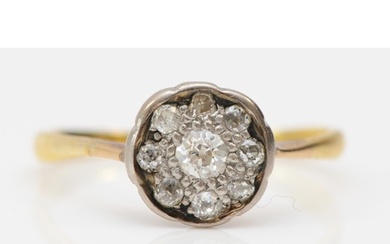 A vintage 18ct gold old cut diamond cluster ring, L 1/2, 1.9...