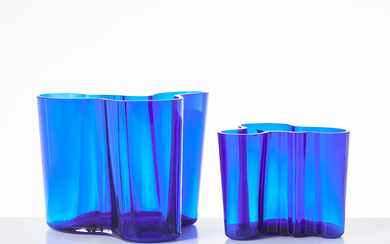 ALVAR AALTO. A set of 2 vases, Iittala, blue glass mass, one numbered 9129/1990.