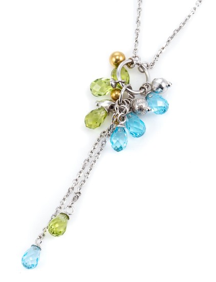 AN 18CT WHITE GOLD GEMSET PENDANT NECKLACE; flat cable link chain attached with tassel charm of briolette cut peridot and topaz and...