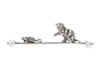 AN ANTIQUE DIAMOND, RUBY AND PEARL CAT AND MOUSE BAR BROOCH designed as a cat chasing a mouse, the