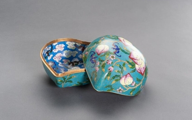 AN UNUSUAL AND LARGE 'NINE PEACHES' CLOISONNE BOX