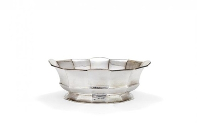 An Italian hammered silver coloured large centre bowl by Mario Masenza