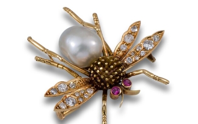 Antique fly brooch in 18kt yellow gold with diamond synthetic rubies and a baroque Australian...