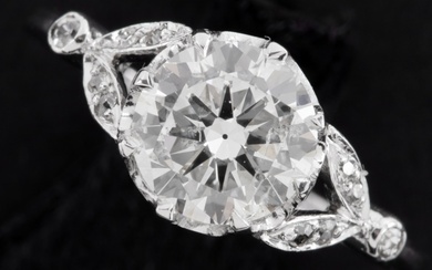 Art Deco-ring in platina bezet met een grote witte (G) kwaliteitsbriljant (Si2)...