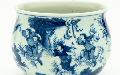 BLUE AND WHITE CHINESE PORCELAIN BOWL WITH FIGURAL SCENES