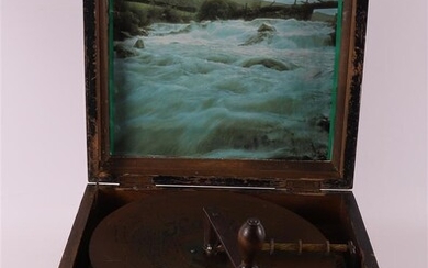 Boîte à musique à disques Kalliope dans un meuble en noyer, Allemagne, vers 1900. H...
