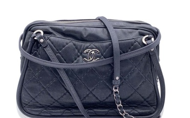 Chanel - Black Quilted Leather Relax CC Tote Camera - Shoulder bag