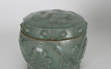 Chinese Song Dynasty Longquan Celadon Covered Jar