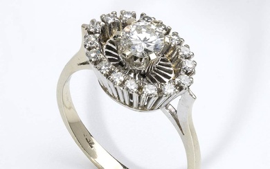Diamond gold ring 18k white gold, set with diamonds....