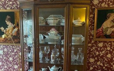 Drexel Heritage Tyron Manor Collection Walnut Country French 48" Lighted Display China Cabinet - Cupboard - Walnut, Wood
