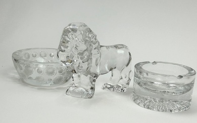 Ensemble comprenant : - VAL-SAINT-Lambert Lion Sculpture en cristal moulé pressé Gravé de Sorss H....