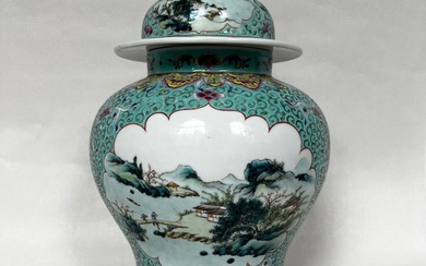 Fencai - 粉彩 - Fine Chinese Famille Verte Lidded Vase - Jingdezhen - Enamel, Porcelain, Fencai - China - Republic period (1912-1949)