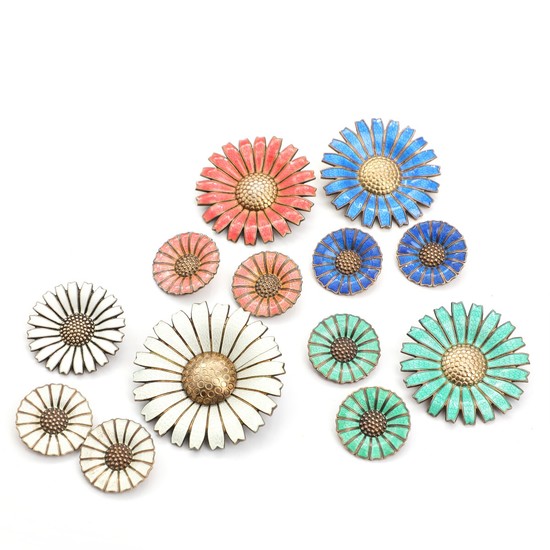 Five gilt sterling silver Daisy brooches and four pairs of ear clips embellished with coloured enamel. Manufactured by A. Michelsen. Diam. 2.4–5 cm. (13)