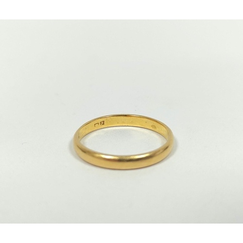 Gold band ring, probably 22ct (3.2g) size 'R'