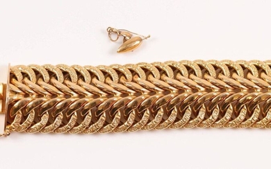 Gold scrap: part of bracelet and earrings in gold (750), Weight: 36.9 grams