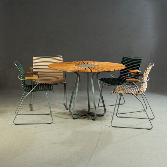 HOUE, 4x Click Chair with armrests + Circle Table.