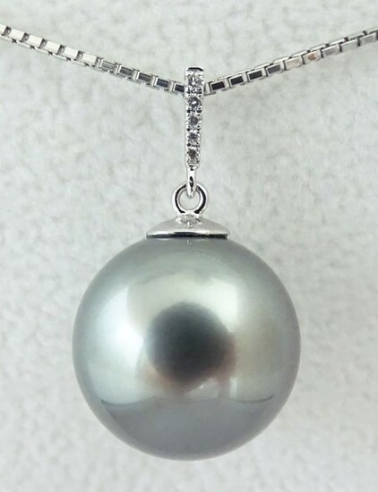 HS Jewellery - Tahitian Pearl, Lightest Silvery Blue, Huge, Round 14.28 mm - 18 kt. White gold - Pendant - Diamonds