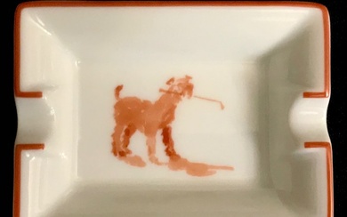 Hermès - Ashtray - HERMÈS . A superb ashtray, “ vendeen griffon dog with a saddle in the mouth ” Collection “ hunting - fine porcelain