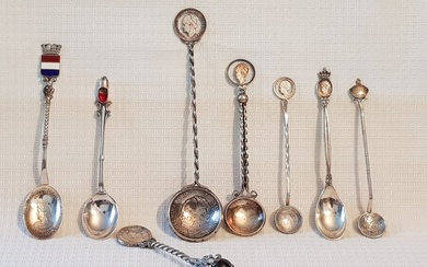 Hollandse zilver keuren, Zilver getoetst op 2e gehalte. - Spoon (8) - * Various silver spoons, including Dutch coin spoons, Royal House, Dutch Flag spoon and a - .835 silver