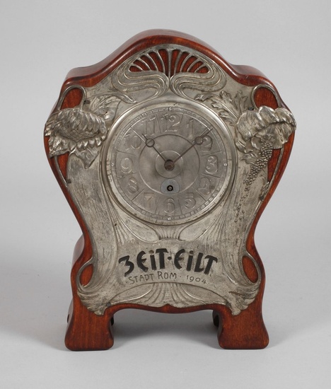Horloge de table Art Nouveau vers 1904, inscrite sur le cadran en étain argenté "Zeit...