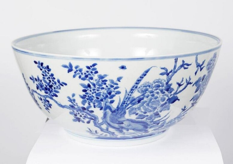 LARGE CHINESE BLUE AND WHITE BOWL