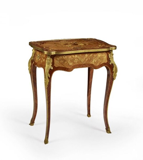 LOUIS STYLE TABLE CHIFFONNIERE XV