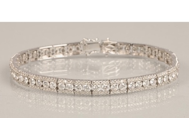 Ladies 18k white gold diamond tennis bracelet, 56 small bril...